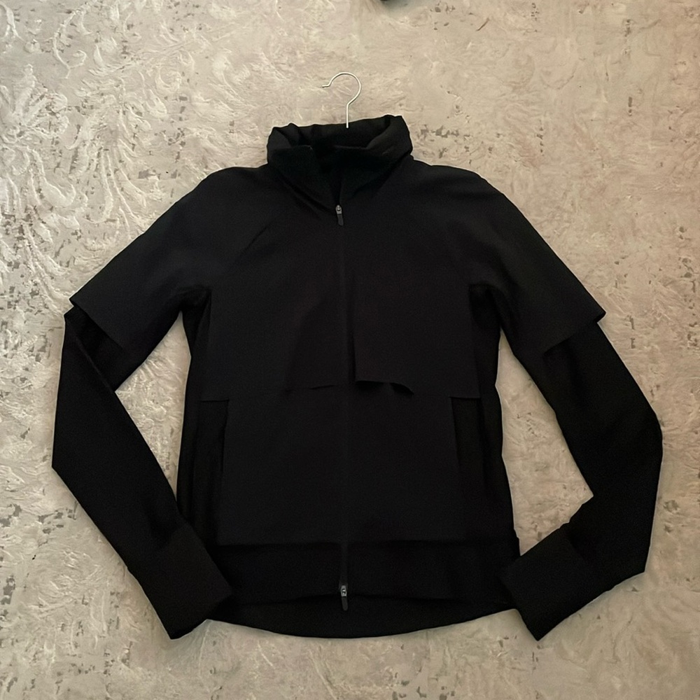 Lululemon windbreaker